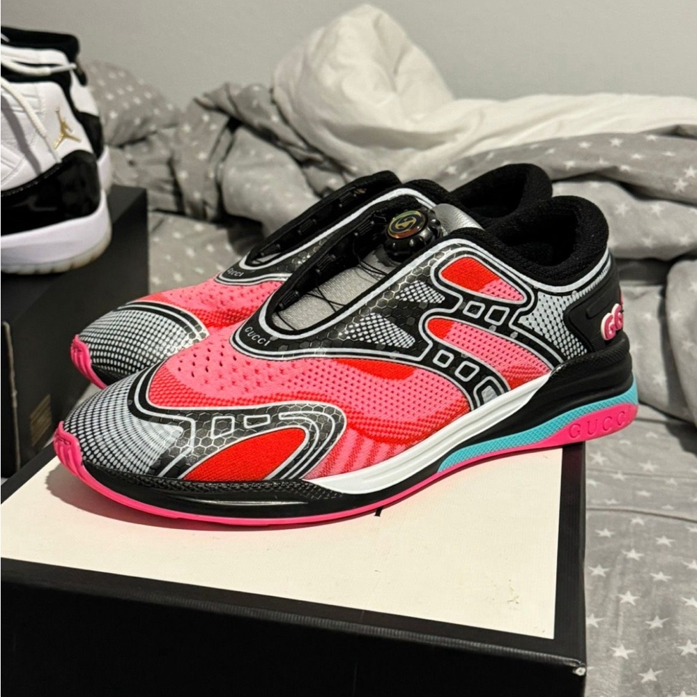 Gucci Ultrapace R
Size: Men's US 8 / EU 41

Color: Black/Pink/Light Blue